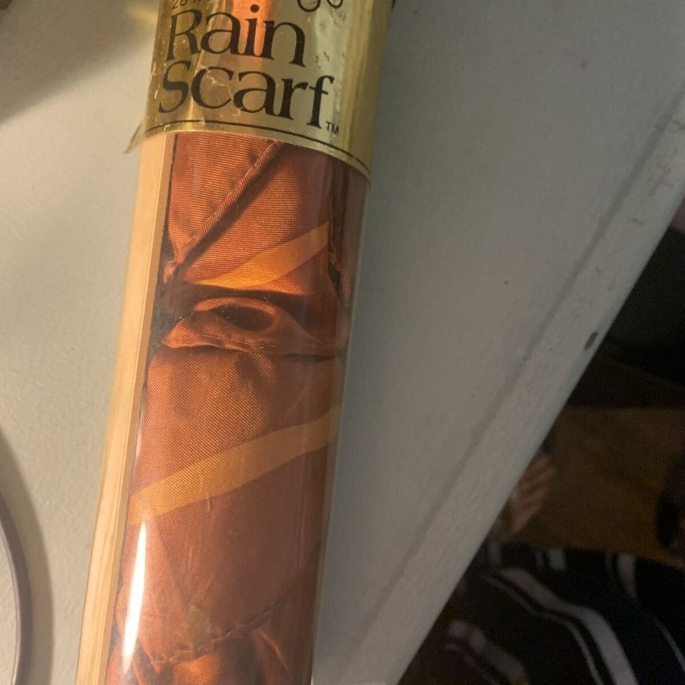 VTG Totes Rain Scarf 28 x 28  Multicolor New in Package